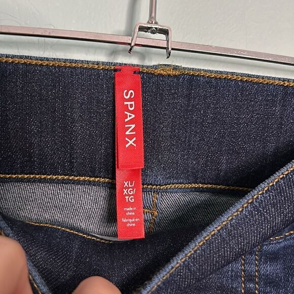 Spanx Flare Jeans in Midnight Shade NWT - Picture 5 of 9